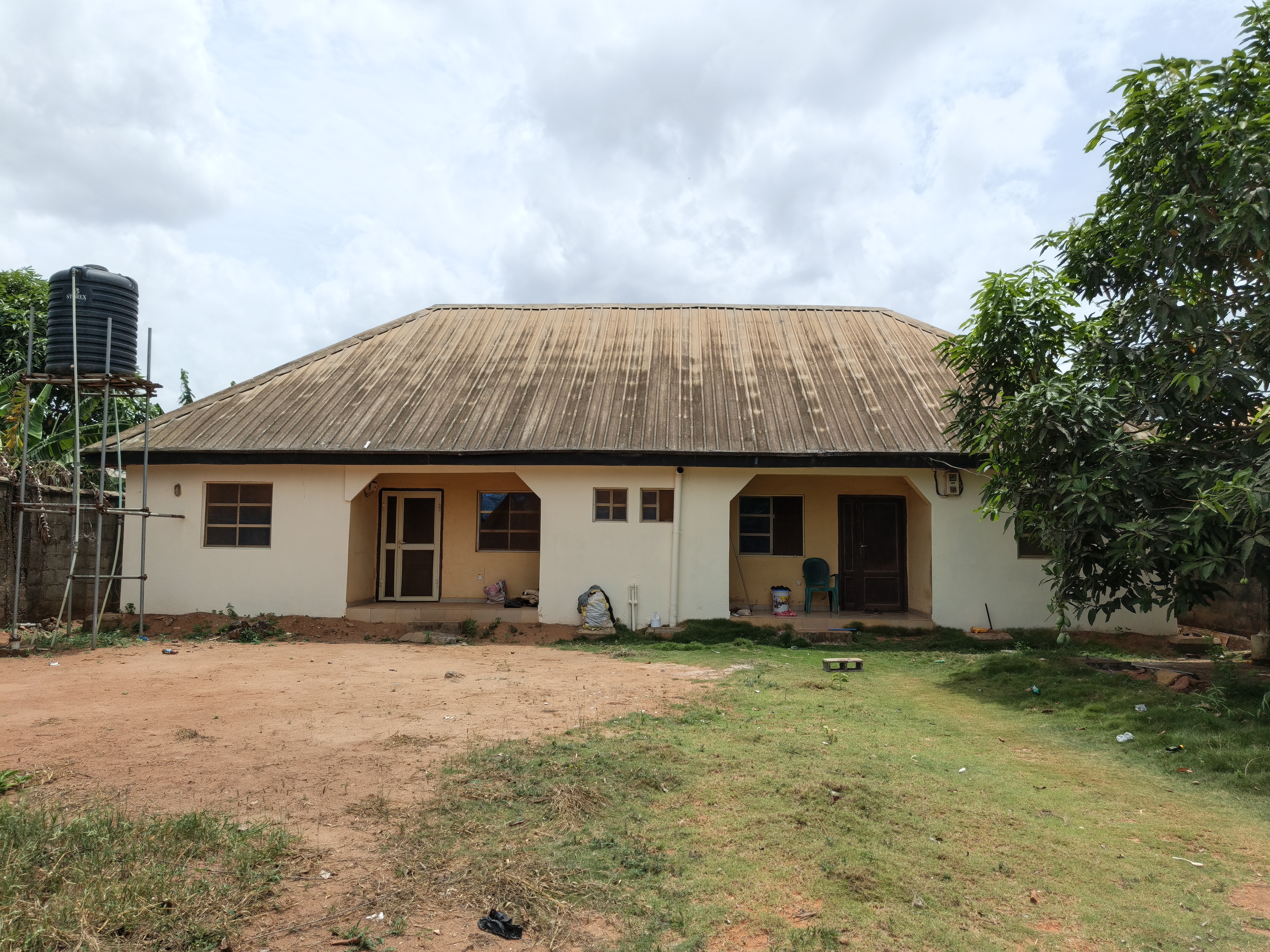 Spacious Two Units of 2 Bedroom  on Full Plot